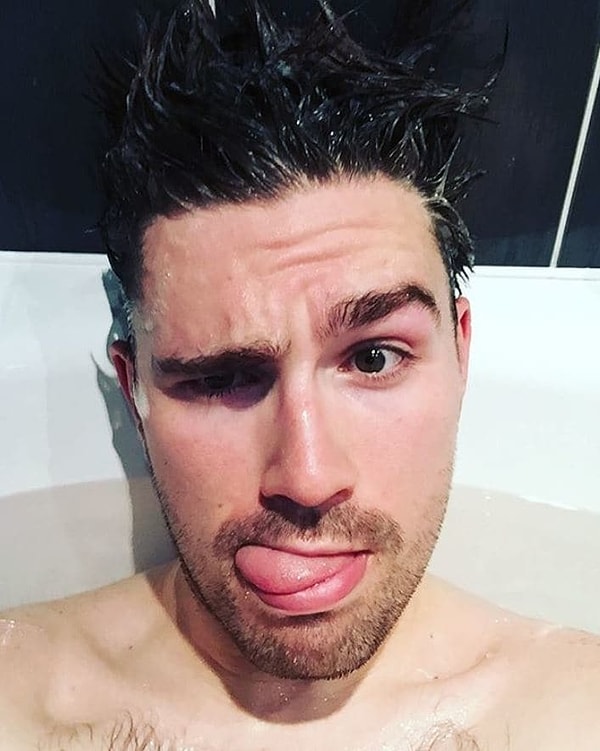 7. Если вы наносите шампунь на кончики волос, а кондиционер - на корни, перестаньте делать так с сегодняшнего дня.