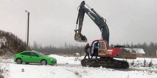 Siz Siz Olun Asla Bir Kepçe Operatörüyle Yol Verme Kavgasına Girmeyin!