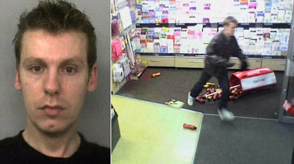 8. Грабителя Джеймса Аллана поймали благодаря тому, что он в ярости показал свое лицо на камеру безопасности, когда не смог открыть дверь