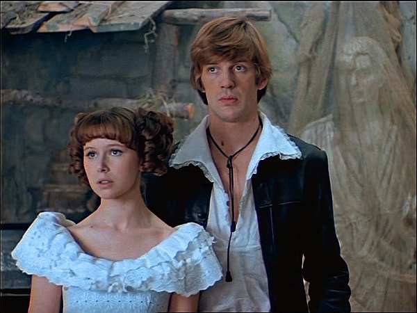 7. Кто является режиссером фильма "Обыкновенное чудо"?