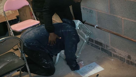 Шок! Спасен ютубер, засунувший голову в микроволновку с цементом 😮