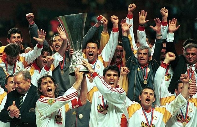 2000 - Galatasaray, UEFA Kupasını kazanarak Avrupa'da kupa kazanan ilk Türk futbol takımı unvanını aldı.