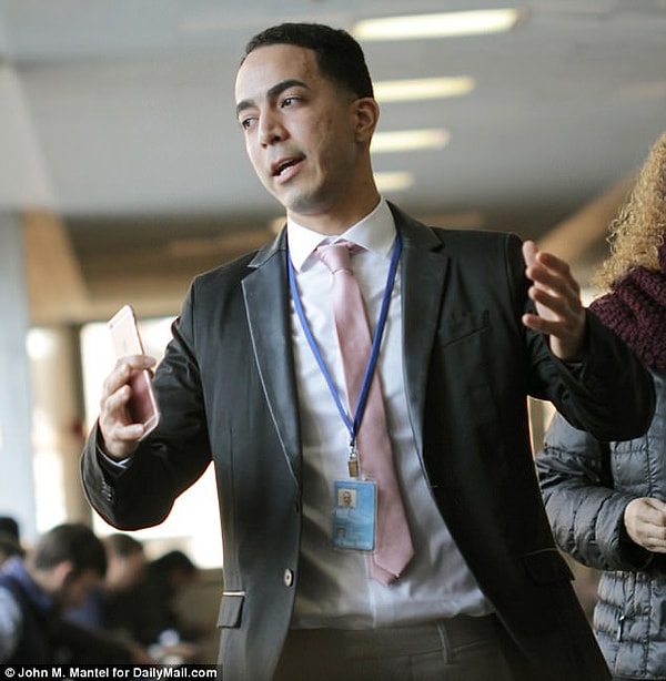 Женщина же заявила, что она боится покидать свой дом со времени инцидента, что она занимается новорожденной дочерью, но при этом переживает сильный стресс.