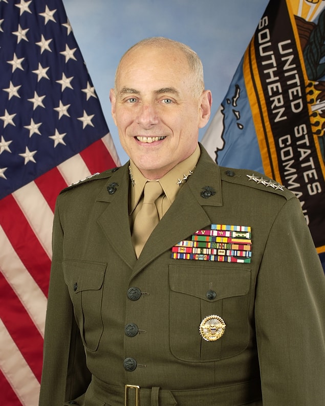 18. Çoğu başkanlığa gelince düzeleceğini düşünürken hayal kırıklığına uğradı, çünkü Beyaz Saray'ın personel şefi olarak eski deniz piyadesi John Kelly'i göreve getirdi.