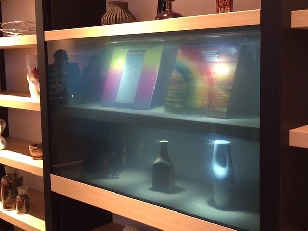10. Прозрачный телевизор? Почему бы и нет!