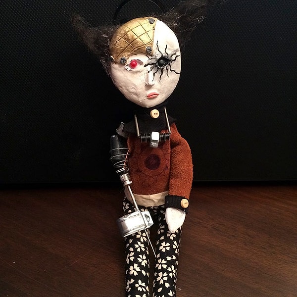 8. По словам мальчика, даже во время прогулок он всегда находится в поиске.