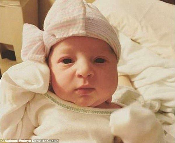 24 yıldır donmuş bir embriyo olarak bekleyen Emma Wren 25 Kasım 2017'de dünyaya merhaba dedi!