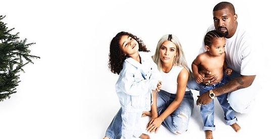 Милее некуда! Праздничная фотосъемка семейства Кардашян