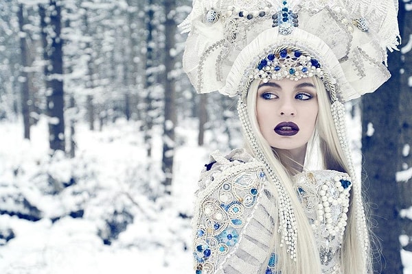 8. Куда же без Снегурочки? Кто исполняет её роль в Голландии?