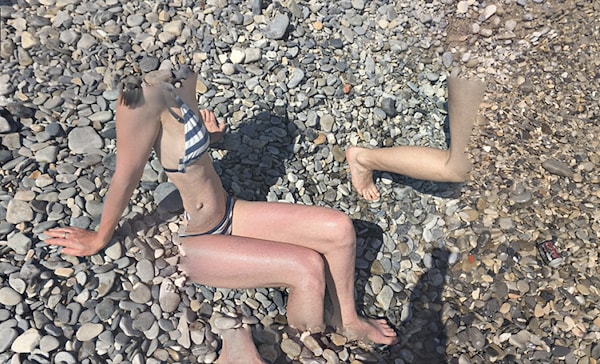 7. Когда просят сфоткать непринужденно: