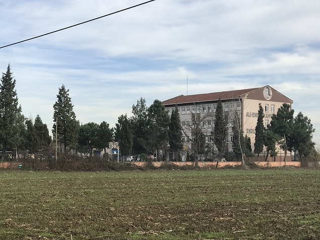 Soruşturma başlatıldı, okuldan uzaklaştırıldı