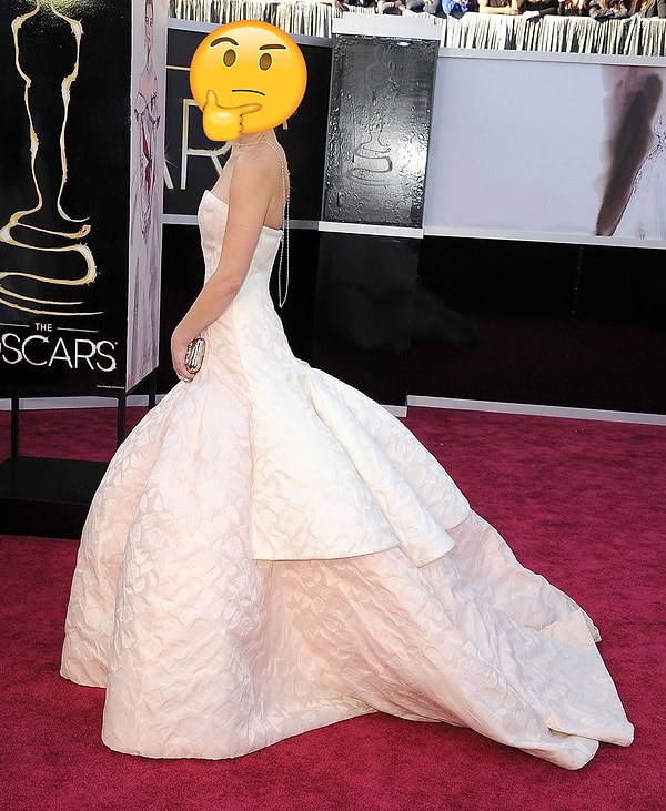1. Итак, какая знаменитость появилась в этом платье на церемонии Оскар?