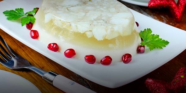 5. Заливная рыба "Ипполит" из фильма "Ирония судьбы, или С лёгким паром"