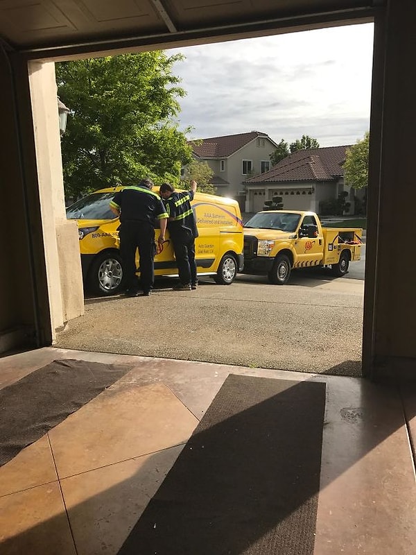 9. "Позвонил в одну компанию, чтобы они помогли мне вытащить ключи из машины. В результате у приехавшего ко мне парня тоже остались ключи в машине, когда он захлопнул дверь. Пришлось вызывать еще одного сотрудника"