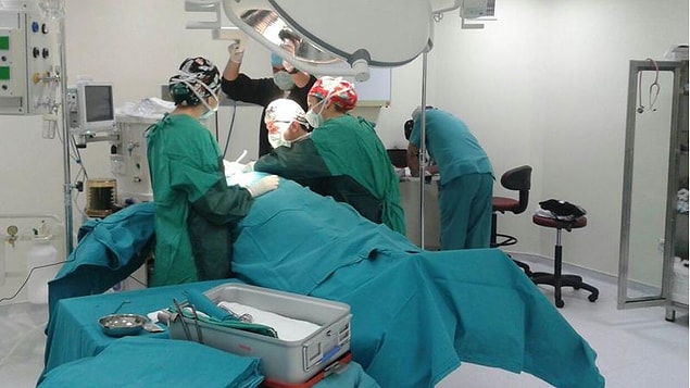 Sorumlu doktor doğuma girmek istemedi.