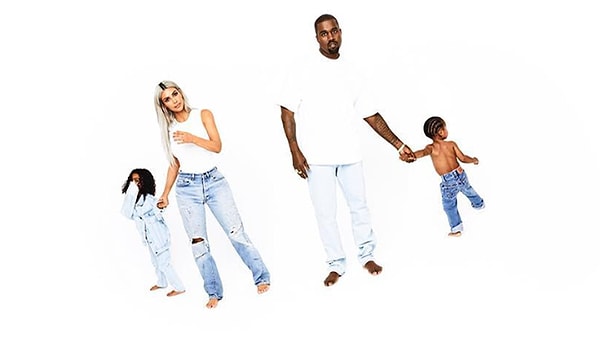 3. Похоже, что начинающая звезда, двухлетний Сейнт не проявлял большого интереса к вспышкам камер, о чем свидетельствует тот факт, что он смотрит совершенно в другую сторону...