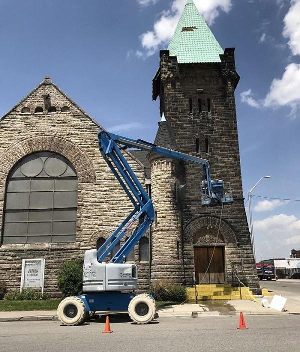 12. Detroit'te bulunan bu kilise ömründe ilk kez temizleniyor.