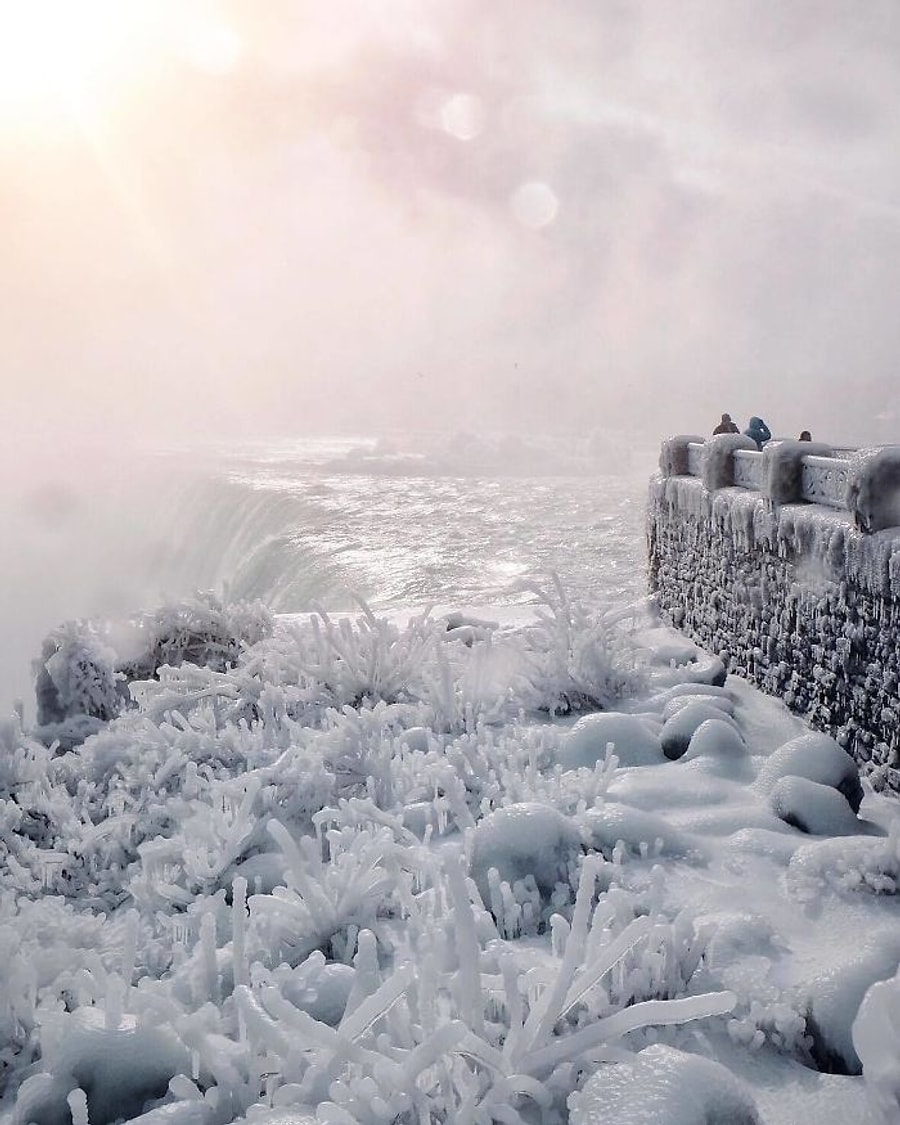 Doga Yine Buyuluyor Nefesleri Kesecek Guzellikte Niagara Selalesi Nin Donmus Halinden 23 Kare Onedio Com