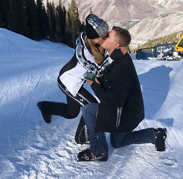 «Я дрожала, когда он надевал его. Это самое красивое кольцо, которое я когда-либо видела», - сказал Пэрис.