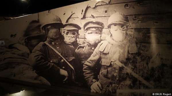 7. Как называется газ, который немцы впервые в истории войны использовали как химическое оружие?