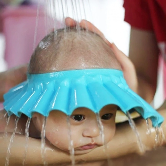 Küçük çocuklar ve bebekler için banyo yapmayı kolaylaştıran bone.