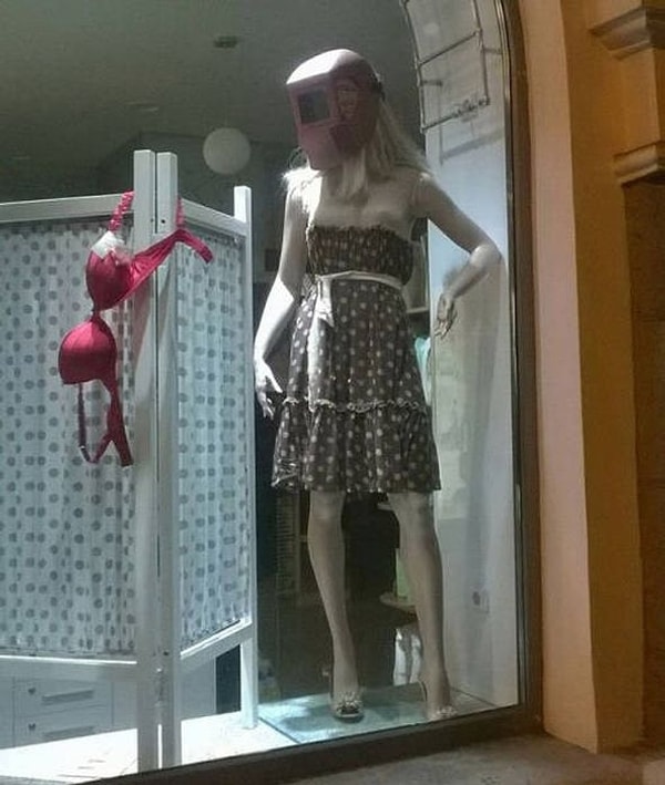 8. Эм... Инсталляция современного искусства?