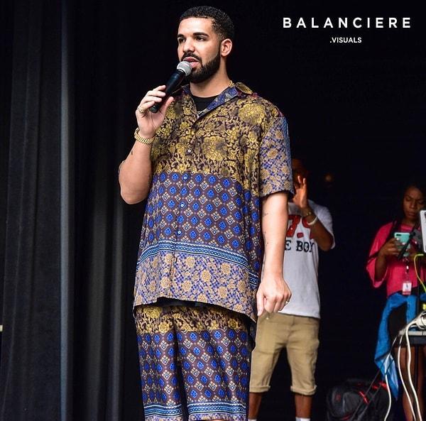 10. Sen koskoca Drake'sin ya, neden salon döşemesi gibi giyindin?