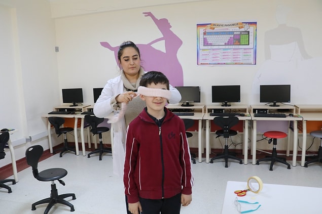 'Tüm öğrenciler insanlığa faydalı olacak projeler geliştirmek için çalışıyorlar'