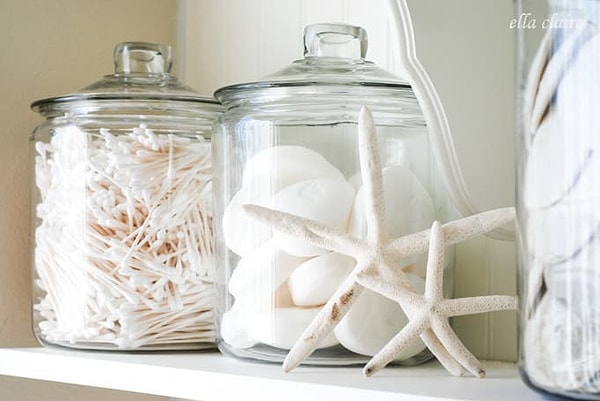 4. Используйте стеклянные банки для таких материалов, как мыло, ватные диски и палочки для ушей.