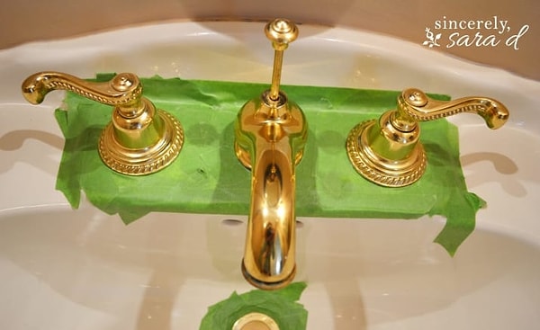 13. Покрасьте смеситель в ванной 😌