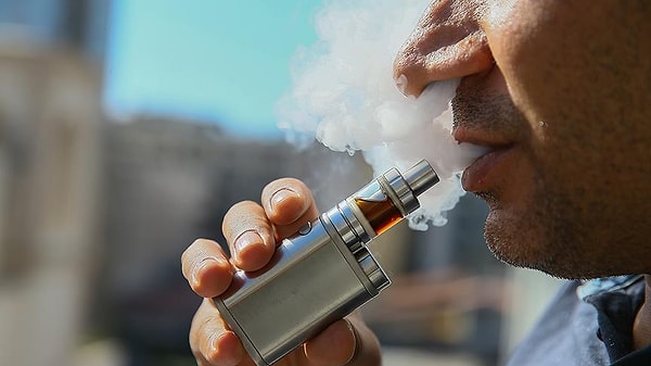 Hajek, elektronik sigaralarda ise aynı bağımlılık etkisine rastlanmadığını açıklıyor: