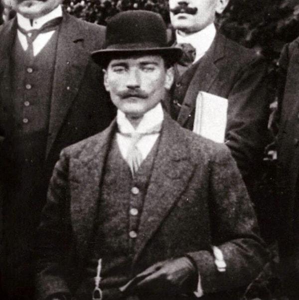 1. Kurmay Yüzbaşı Mustafa Kemal, Picardie Manevraları için gittiği Fransa’da - 1910