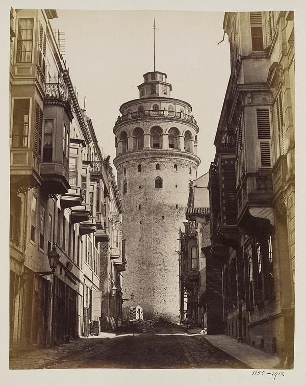 4. 1800 sonlarında Galata  Kulesi.