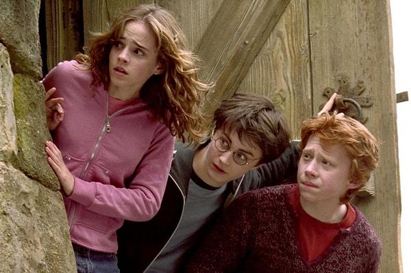 10. Harry Potter serisinin üçüncü filmi olan Azkaban Tutsağı’nın yönetmeni Alfonso Cuaron, çekimlerden önce üç ana aktörden karakterleri hakkında birer kompozisyon yazmalarını istemiş.