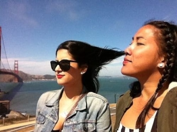 1. Интересно было бы увидеть, как эта девушка чихнёт...