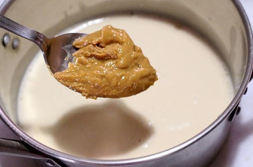 Sos ya da sulu yemek pişirirken fıstık ezmesi ya da hardal kullanabilirsiniz. Bu yemeğin kıvamını ve aromasını çoğaltacaktır.