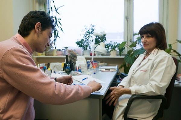 11. Можно сказать, что вы зависите от представителей фармацевтических компаний