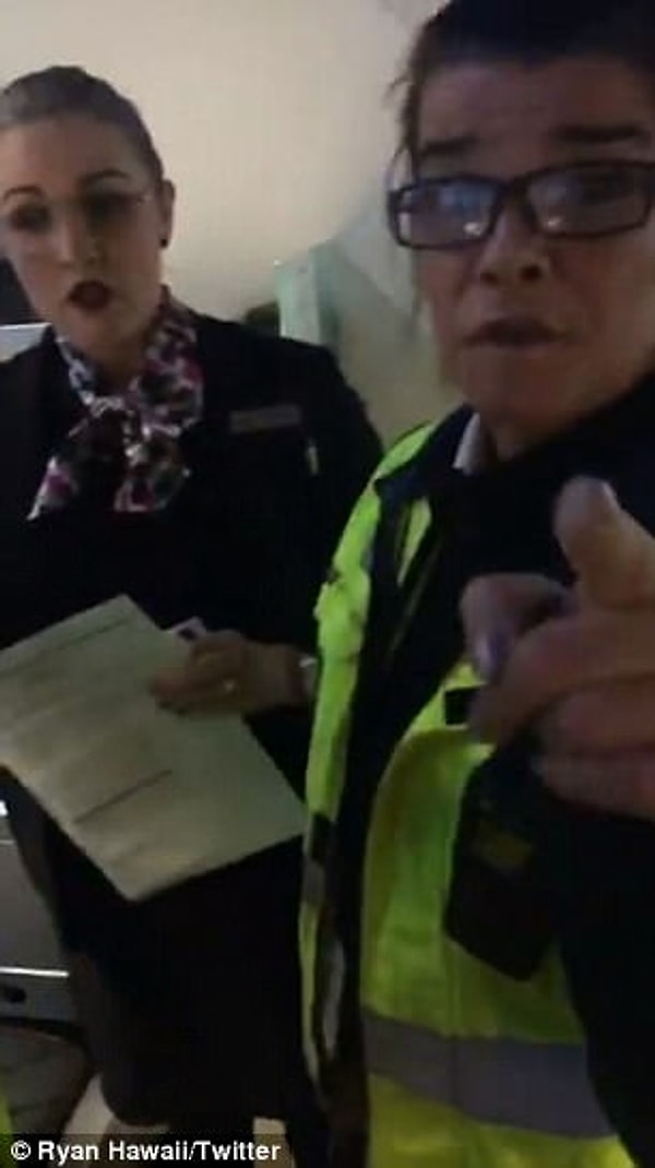 4. Представители компании British Airways утверждают, что Уильямс вел себя грубо, поэтому они не пустили его на борт. А так как мужчина отказывался покидать стойку регистрации, им пришлось обратиться к охране за помощью.