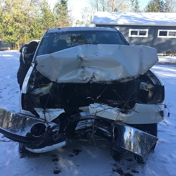 2. Этот парень впервые узнал, что такое гололед, и отнюдь не легким способом