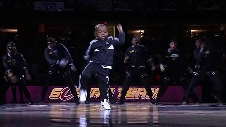 Profesyonellere Taş Çıkartırcasına NBA Karşılaşmasının Devre Arasında Dans Eden Ufaklık: Tavaris Jones