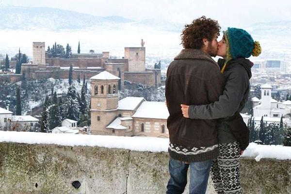 16. Granada, İspanya'da aşıklar tepesi ve aşk.