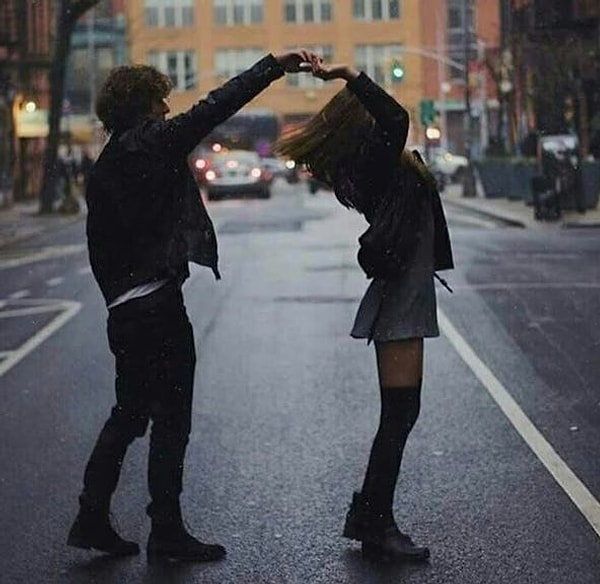 20. Он танцует с вами, даже если не очень хорош в этом