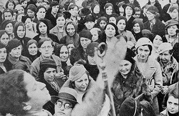 1957: Nezahat Martı ve Şükran Esmerer, Danıştay'a ilk kez şeçilen iki kadın üye oldu.