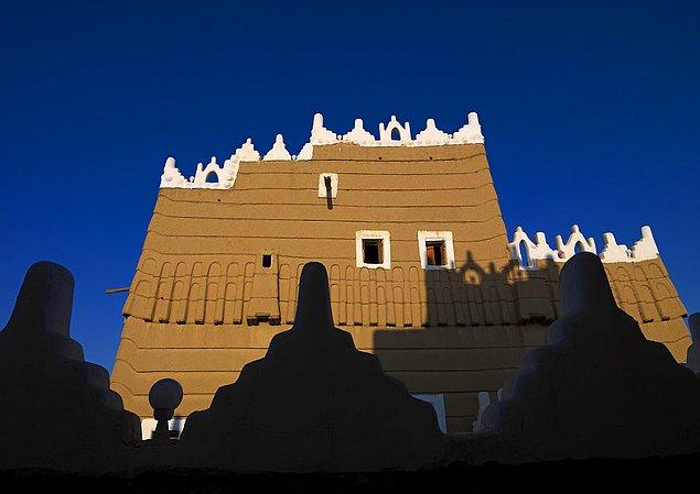 "Mirasları muhafaza etmek Suudi hükumeti için en büyük önceliklerden biri. Bütün kaleler mükemmel bir şekilde yenilenmiş."