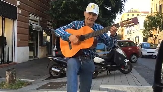 Tek Başına Bir Orkestraya Bedel Olan Adamdan Müthiş Gösteri