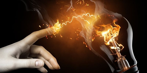 6. Какой ток поступает в электрические розетки у вас дома?