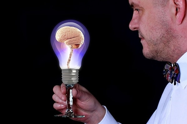 8. Гипноз - еще один популярный способ повысить интеллект