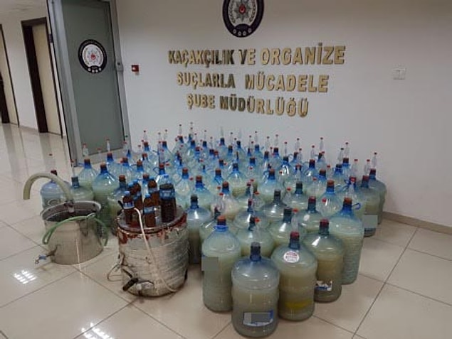 Çorum Kaçakçılık ve Organize Suçlarla Mücadele Şube Müdürlüğü (KOM) ekiplerinin düzenlediği operasyondan görüntüler patlaşıldı.