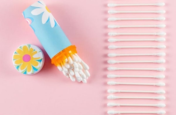 3. Используйте старую таблетницу для хранения ватных палочек