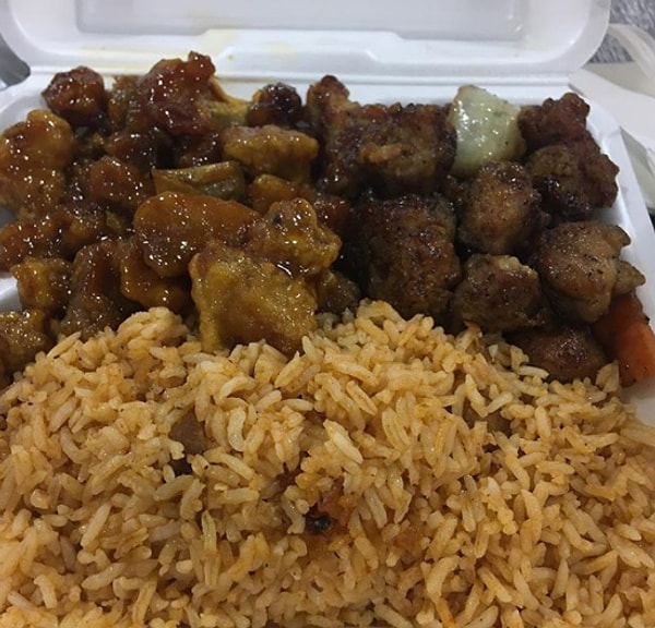 6. Попытки начать есть здоровую пищу чаще всего заканчиваются провалом, ведь всего в нескольких метрах от вас столько ресторанов с "вкусновредной" пищей!